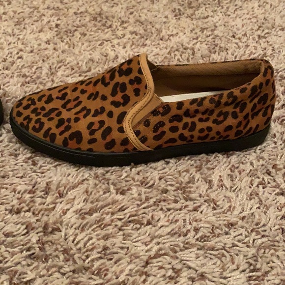 Super cute cheetah print loafers 😸 - Picture 3 of 4